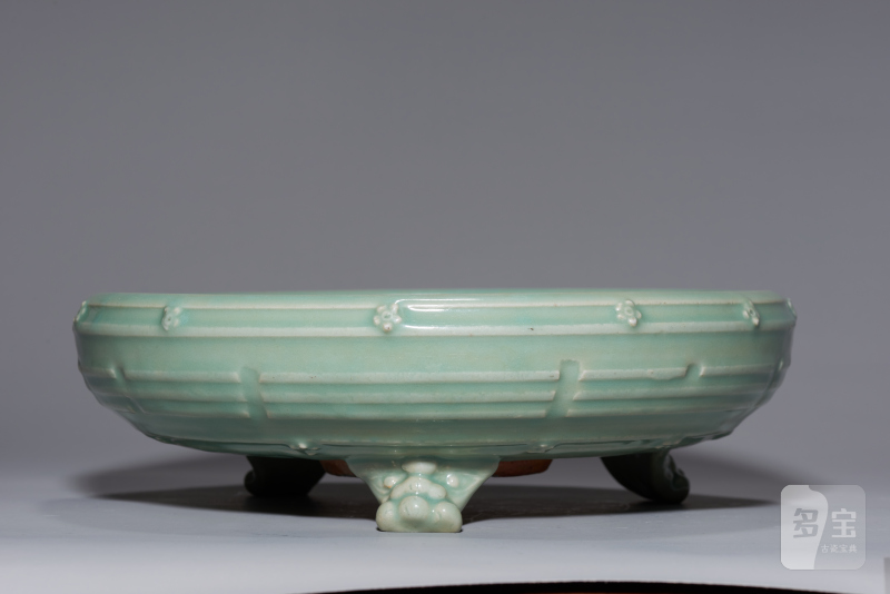 明代 龙泉窑梅子青釉梅花鼓钉洗炉 - 图6